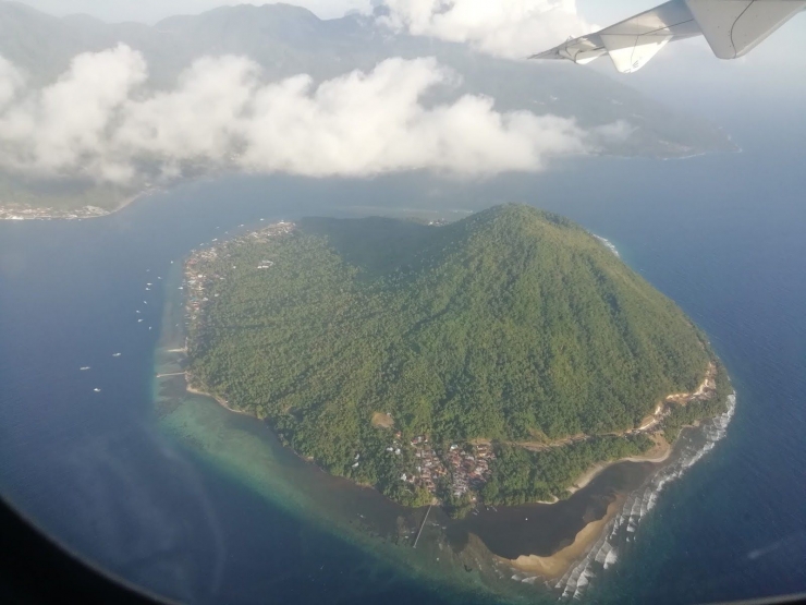 Pulau Obi tampak dari udara (Sumber: andyyahya.com)