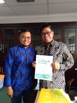 Mengenalkan CK kepada Ketua Pusat Layanan Pembiayaan Pendidikan Kemdikbud RI, Dr. Abdul Kahar (dok. pribadi, 2019)