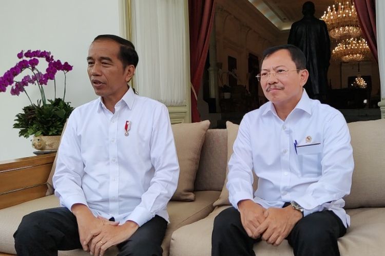Presiden Joko Widodo dan mantan Menteri Kesehatan Terawan Agus Putranto | Foto: KOMPAS.com