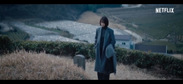 Seo-yeon yang mengunjungi makam ayahnya. Sumber: YouTube Official Trailer The Call