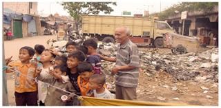 Paulus Madur dan para anak kolong - dok Kel Paulus Madur