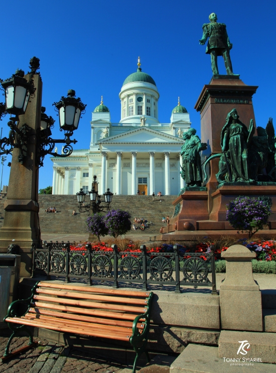 Katedral Helsinki di Alun-alun Senat. Sumber: koleksi pribadi