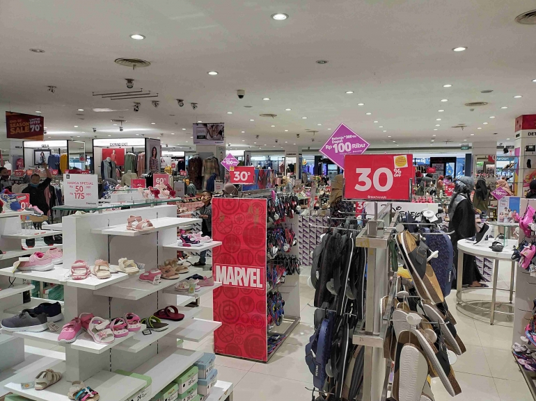 Diskon besar-besaran jelang akhir dan awal tahun. Dokpri.