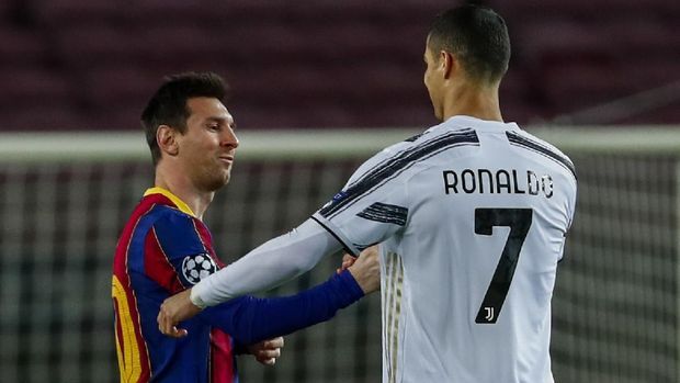 Lionel Messi dan Cristiano Ronaldo ketika mereka bertemu dalam laga diajang Liga Champions (Foto UEFA.com) 