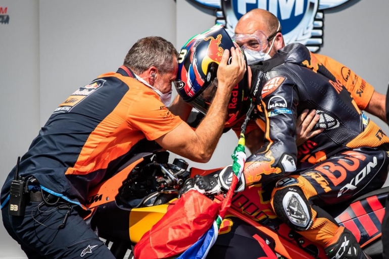 Perayaan juara seri oleh KTM (Brad Binder) di MotoGP Styria 2020. Gambar: Motogp.com