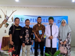 Mempertemukan Genius Kampung asal Maluku, Manaan Tihun (tengah) dengan pemberi beasiswa program KSB STMIK Alfath, Sukabumi (Dok. CK, 2020)