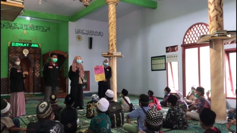 Edukasi Covid - 19 Pada Adik -  Adik Di TPQ Desa Ringinsari