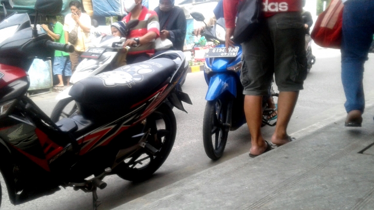 motor yang diparkir dipingir jalan rawan pencurian/dokpri