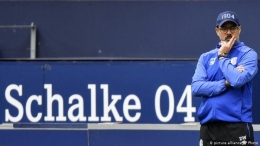 Mantan pelatih Schalke, David Wagner dipecat usai 18 laga gagal meraih kemenangan. | foto: picture alliance/AP Photo via dw.com