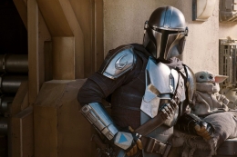 Din Djarin dan Baby Yoda dalam serial The Mandalorian. Sumber: Collider/Lucasfilm