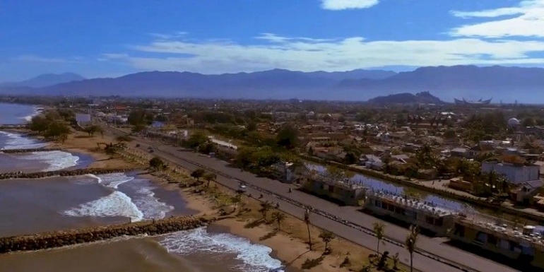 Pantai Padang (Sumber: https://pariwisata.padang.go.id/pantai-padang)