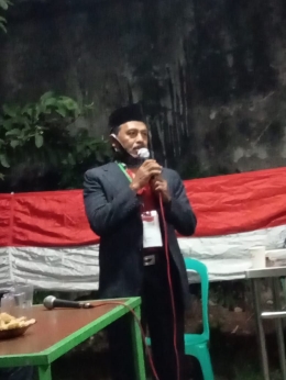 Koordinator Panitia Pemilihan RT 002, Bapak Ismail.