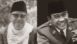 Buya Hamka (kiri) dan Soekarno (kanan). Sumber foto : merahputih.com
