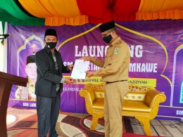 Kepala SMP Tastafi Abu Lamkawe Tgk Ahyar M. Gade,MA bersama Wabup Pidie Fadhlullah TM Daud,ST........  https://www.facebook.com/helmi.allangkawi I