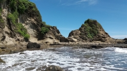 Tebing pantai Karangnini (Foto Dokpri)
