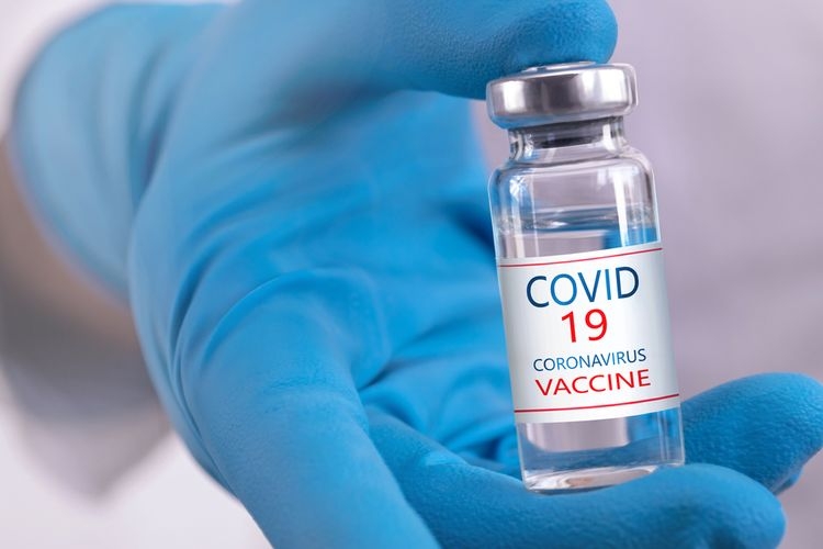 Ilustrasi vaksin Covid-19 yang sedang dikembangkan. (SHUTTERSTOCK/PalSand via KOMPAS.COM)