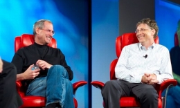 inovator Apple,Steve Job (kiri) dan Inovator Microsoft, Bill Gate (Kanan)