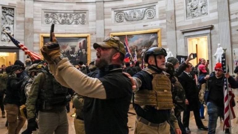 Pendukung Trump Menyerbu Gedung Capitol. Sumber: Getty Images via BBC Indonesia