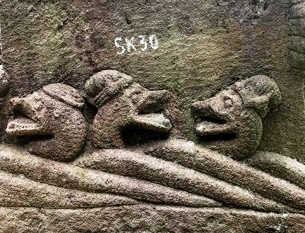 Para Ular dan Naga, relief Candi Sukuh (cagarbudayajatim.com)