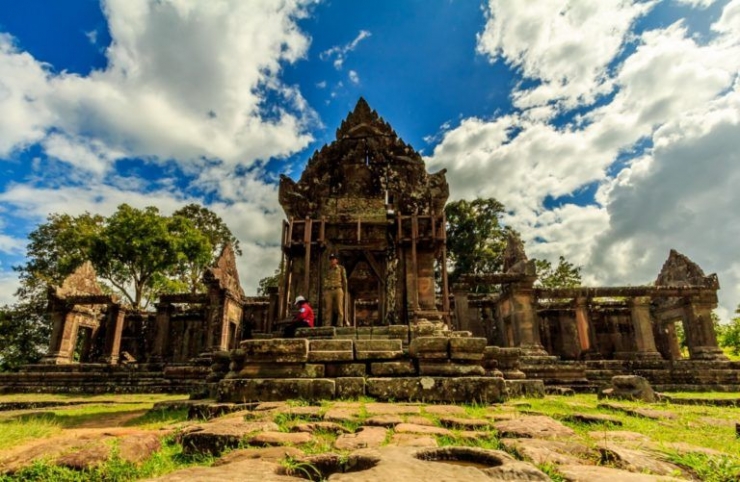 http://www.angkorsmilingtour.com/preah-vihear-temple-tour/