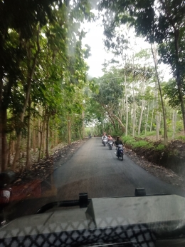 Jalanan yang tidak terlalu ramai, bisa dibilang sepi, usai wisata dari Air Terjun Jumog, Karanganyar, Jawa Tengah (Dokumen pribadi)