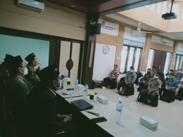 Gambar: pembinaan mahasiswa penerima beasiswa atas rekomendasi LP Ma'arif NU dan PCNU Kota Pasuruan  Sumber: Dokumentasi Humas UNIWARA