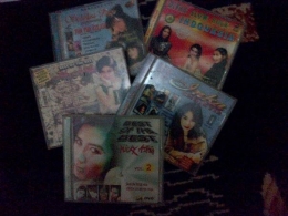 Beberapa koleksi CD para ladies rocker Indonesia yang saya miliki (foto: Luana Yunaneva)