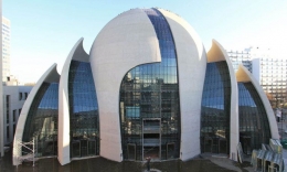 Masjid Pusat Köln Gaya Arsitektur modern abad 21. Sumber Gambar : thearchitect.pro/Abdurrofi