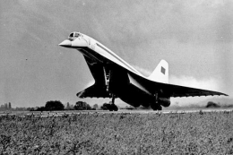 Prototipe Pesawat Supersonik Tupolev TU-144 Uni Soviet  yang diduga mencuri desain pesawat Concorde. Sumber gambar: Lothar Willmann/wikimedia.org