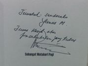 Tanda tangan dan tulisan Pak Tjiptadinata Effendi di Buku