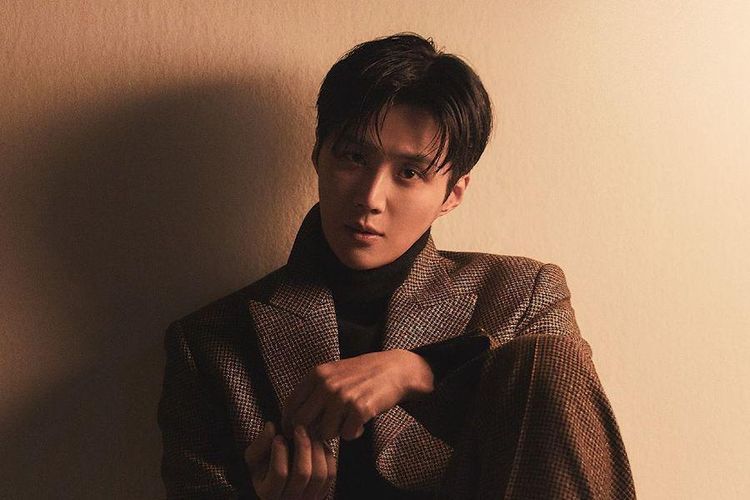 Aktor asal Korea Selatan Kim Seon Ho yang memerankan karakter Han Ji-pyeong. (sumber: Soompi via kompas.com)