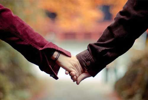 Sumber : reqnews.com - Ilustrasi yang dilakukan oleh sepasang kekasih yang menjalin hubungan tanpa status berpacaran