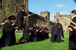 Ekskul sapu terbang adalah salah satu ekstrakulikuler unggulan di Pondok Pesantren Hogwarts