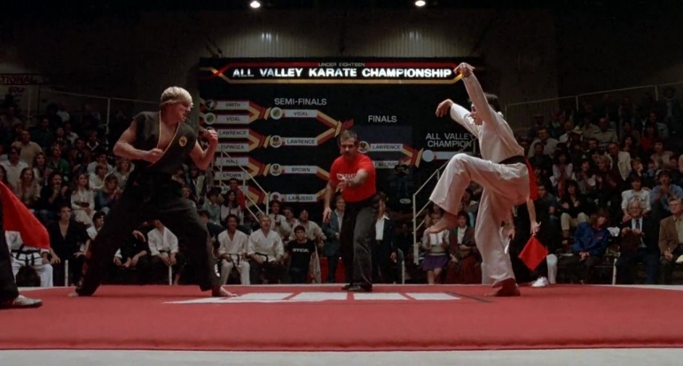 Adegan pertarungan final dalam film The Karate Kid (1984). Sumber: IMDB/Columbia Pictures