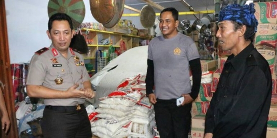 Penyerahan bantuan pada warga Baduy korban kebakaran-inilahbanten.co.id
