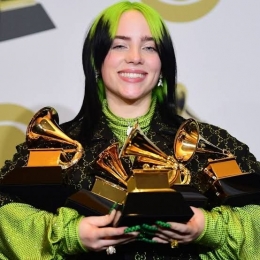 Billie Eilish memenangkan lima penghargaan, termasuk artis pendatang baru terbaik, album tahun ini dan lagu tahun ini di penghargaan Grammy tahunan ke-62. Frederic J. Brown / Getty Images