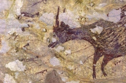 Lukisan gua yang ditemukan di Sulawesi ini berusia 44.000 tahun. Sumber:Reuters: Indonesia's National Research Centre for Archaeology/Griffith University 