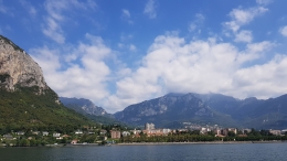 Panorama Lecco. Harmonisasi pegunungan dan Danau. Sumber: Dok. Pribadi