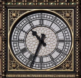 www.fr.wikipedia.org - Diameter jam besar Big Ben dengan latar bujursangkar, detail langgam arsitektural Gothic 