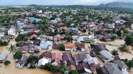 Kota Pelaihari di Kabupaten Tanah Laut Terendam Banjir (Sumber foto: https://banjarmasin.tribunnews.com)