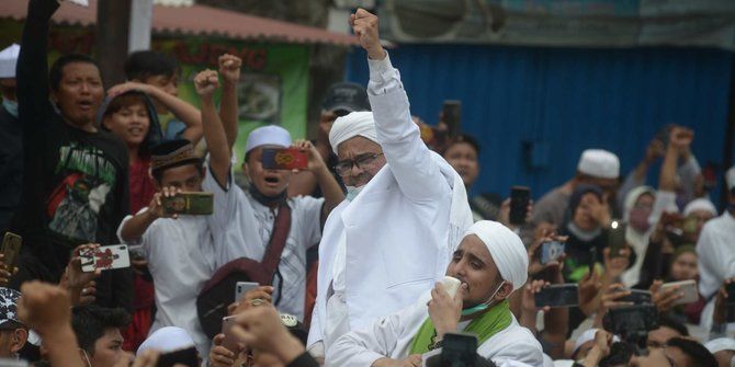 Rizieq Shihab tiba di Indonesia, 10 November 2020. (Foto: merdeka.com)