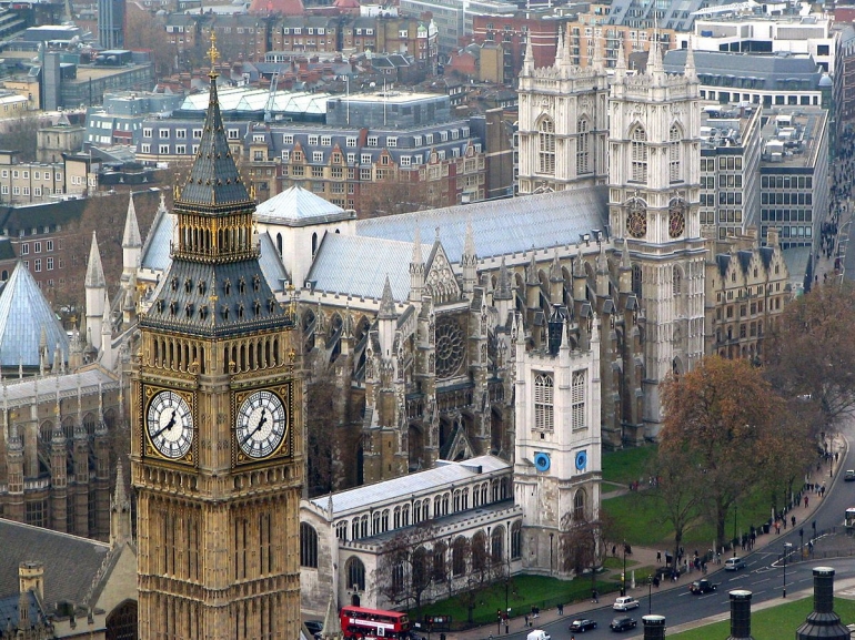 www.wikimedia.org- Jam besar Big bend an Istana Westmintser, salah satu landmark kota London