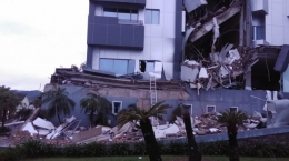 Hotel setelah gempa (foto: Istimewa/suarasulsel.id)