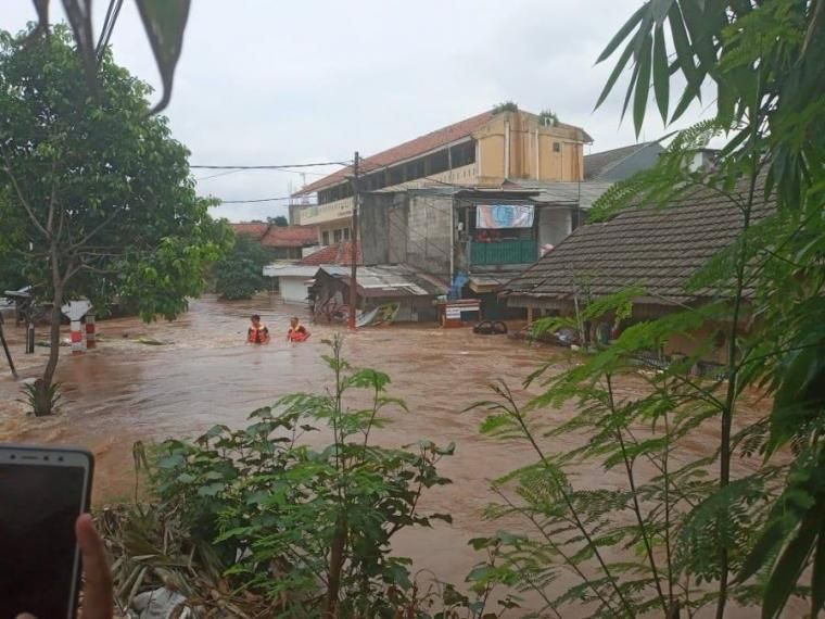 ILustrasi banjir (Sumber : Kompasiana/Martha Weda)