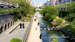 Sungai di tengah kota Seoul, Cheonggyecheon - foto: HennieTriana