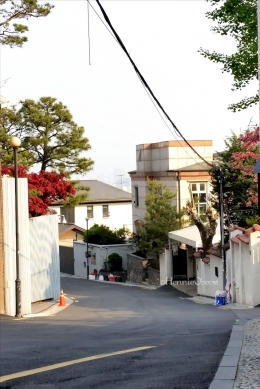Kawasan perumahan penduduk di Itaewon - foto: HennieTriana