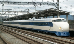 Shinkansen 0 Series, generasi pertama. Sumber: Nadate / wikimedia