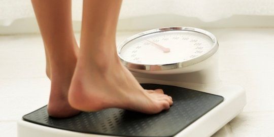 Ilustrasi menimbang berat badan (elembarazo.net)