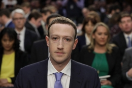 Mark Zuckerberg saat investigasi terbuka di Senat Amerika Serikat terkait kasus Privasi dan Data Pribadi (sumber: Getty Images)