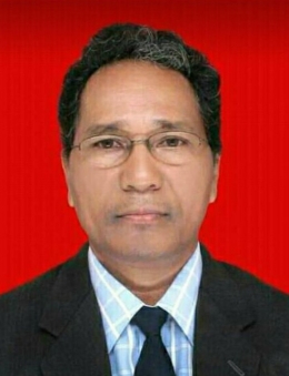 Dr. Fransiskus Sanda M. Hum. Dosen Terbaik Pendidikan Bahasa dan Sastra Indonesia Undana Kupang (Dokpri)